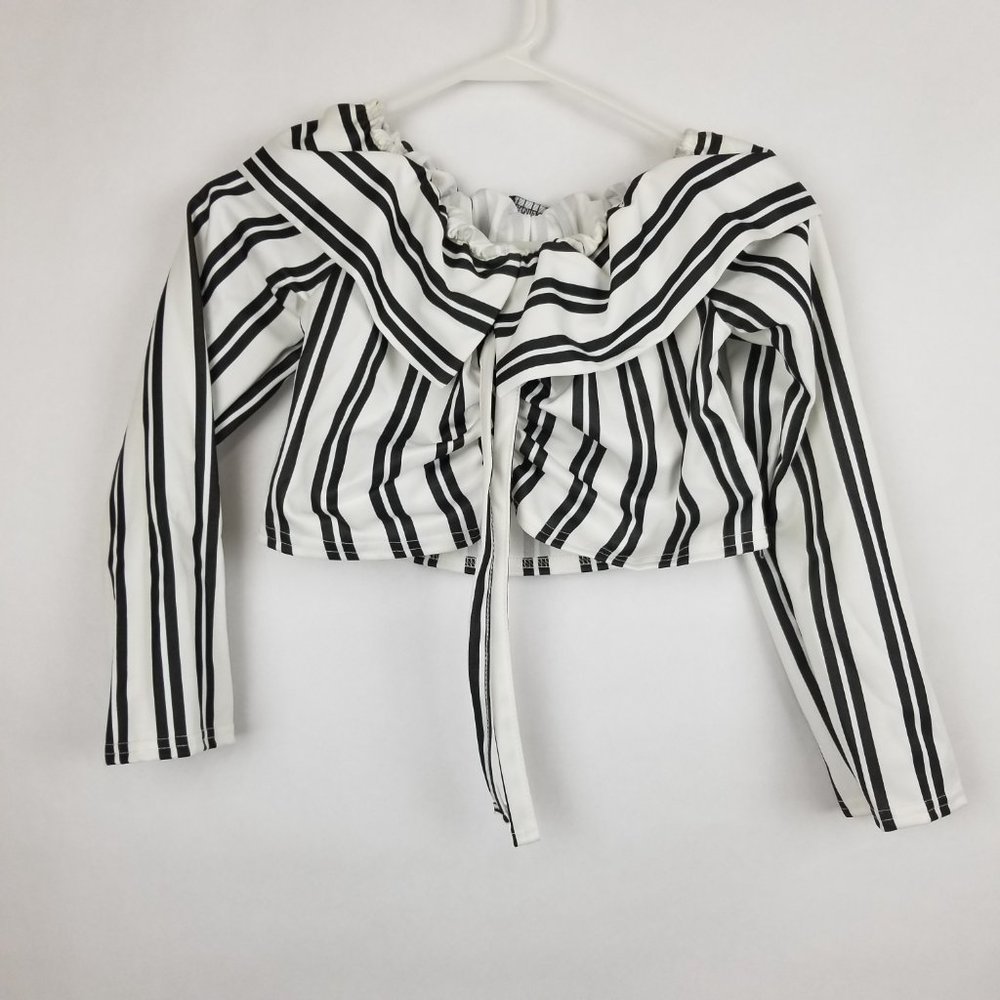 Cameo Rose Crop Top Size 4 Black/White
